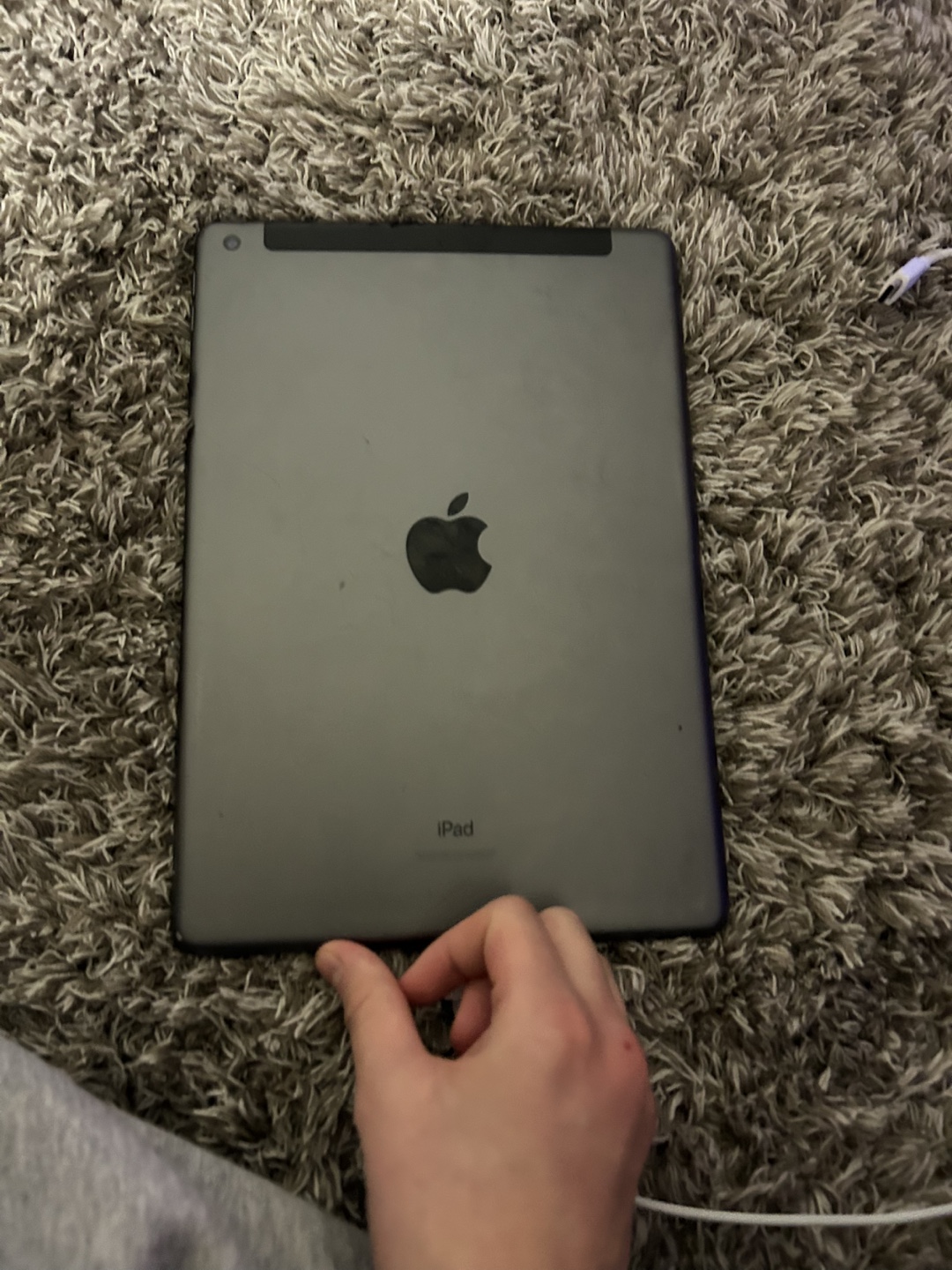 iPad 8 - Used - photo 2