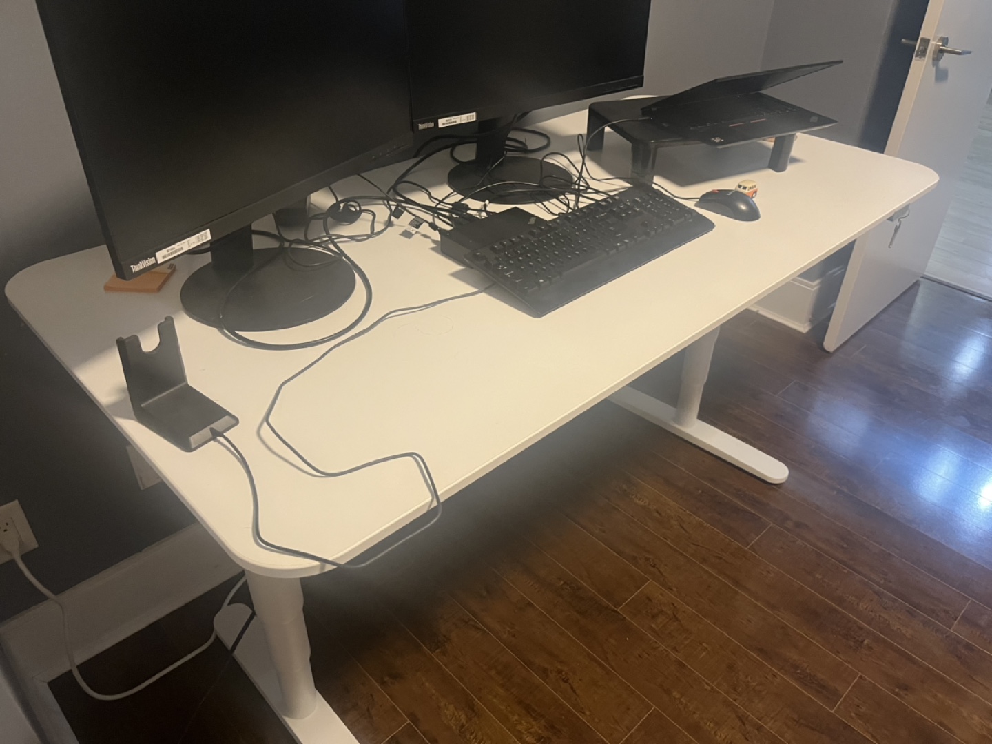 IKEA Bekant Electric Standing Desk - White - photo 4