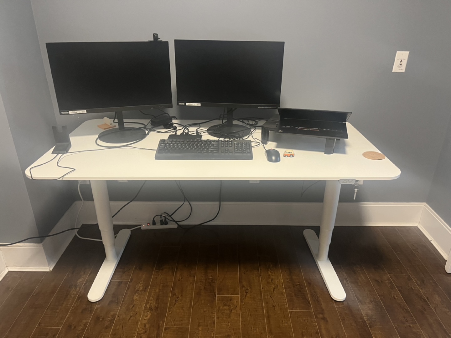 IKEA Bekant Electric Standing Desk - White - photo 3