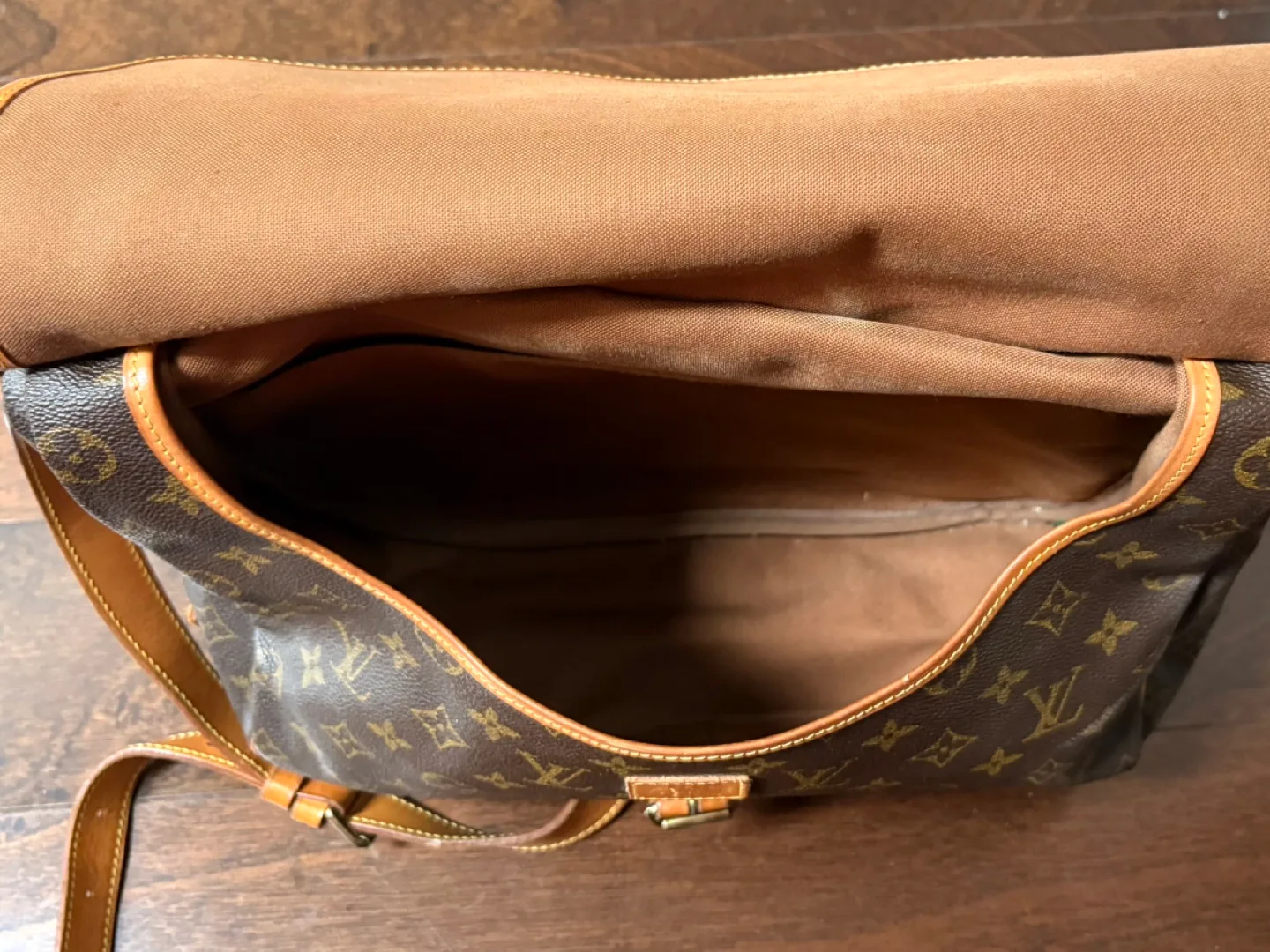 90's LOUIS VUITTON  Monogram  Messenger Bag image indicator(3)