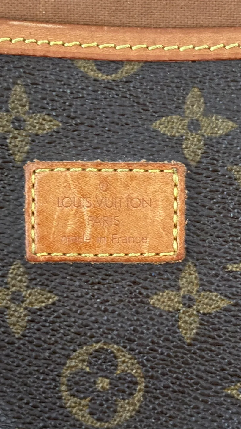 90's LOUIS VUITTON  Monogram  Messenger Bag image indicator(9)