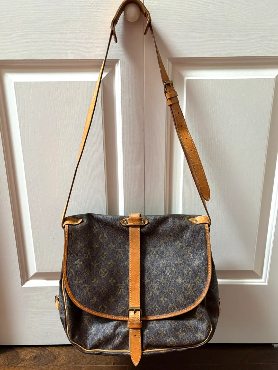 90's LOUIS VUITTON  Monogram  Messenger Bag image indicator(2)