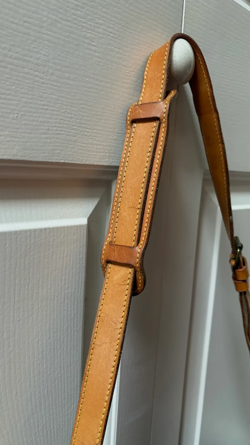 90's LOUIS VUITTON  Monogram  Messenger Bag image indicator(6)
