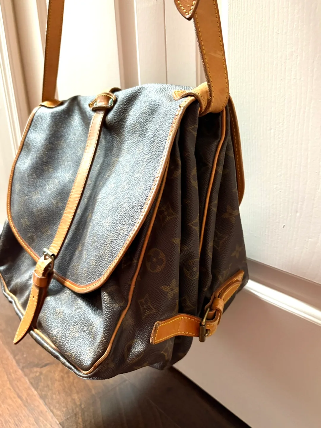 90's LOUIS VUITTON  Monogram  Messenger Bag image indicator(4)
