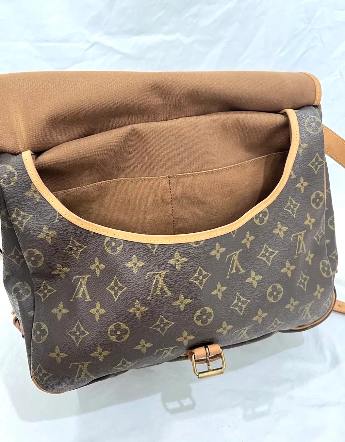 90's LOUIS VUITTON  Monogram  Messenger Bag image indicator(8)