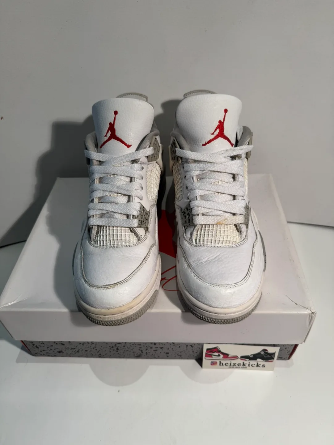 Jordan 4 Oreo size 8.5 image indicator(3)