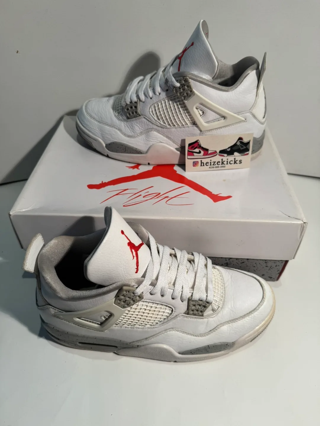 Jordan 4 Oreo size 8.5 image indicator(2)