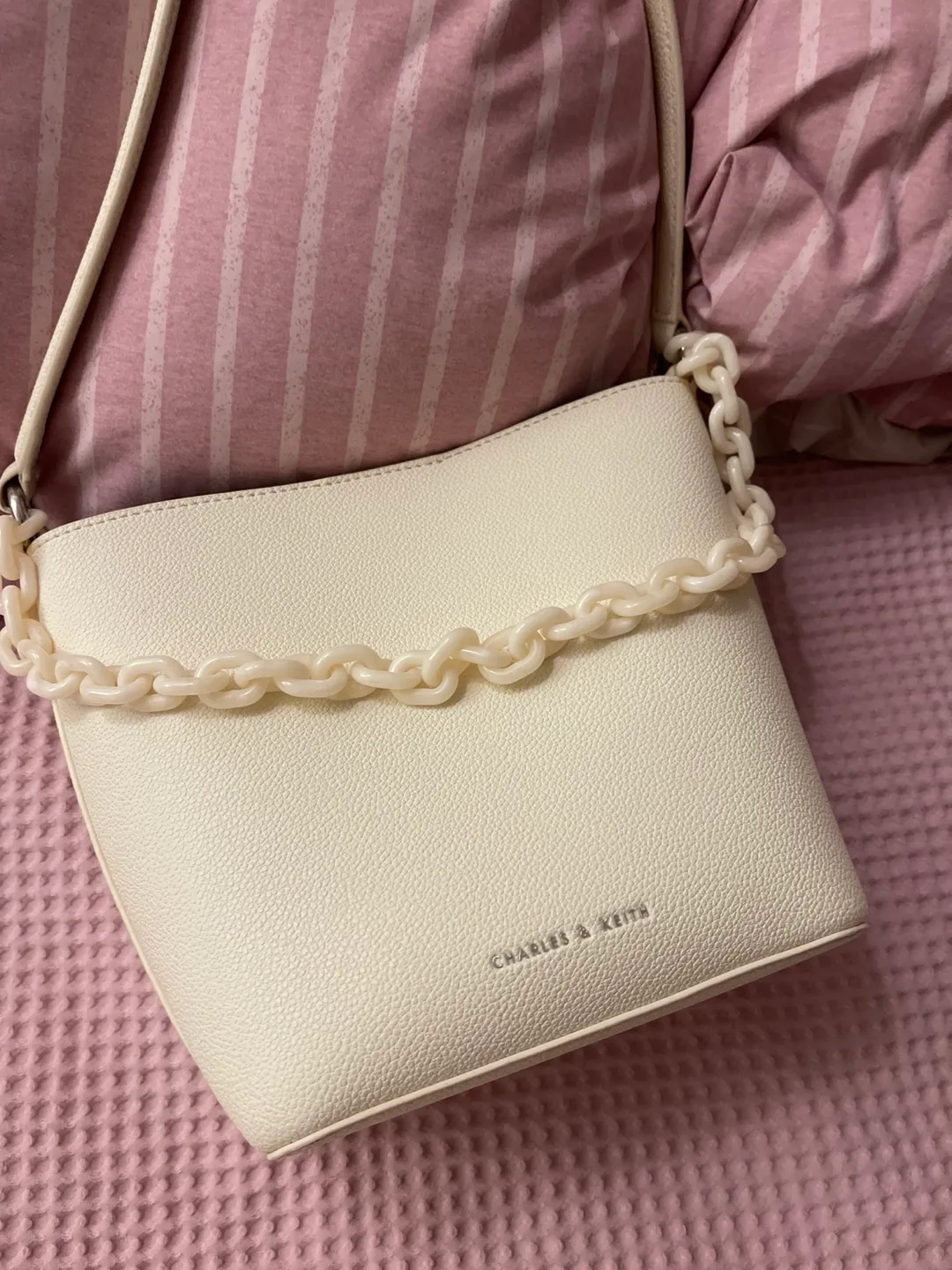Charles & Keith Cream Bucket Bag with Chain Strap image indicator(2)