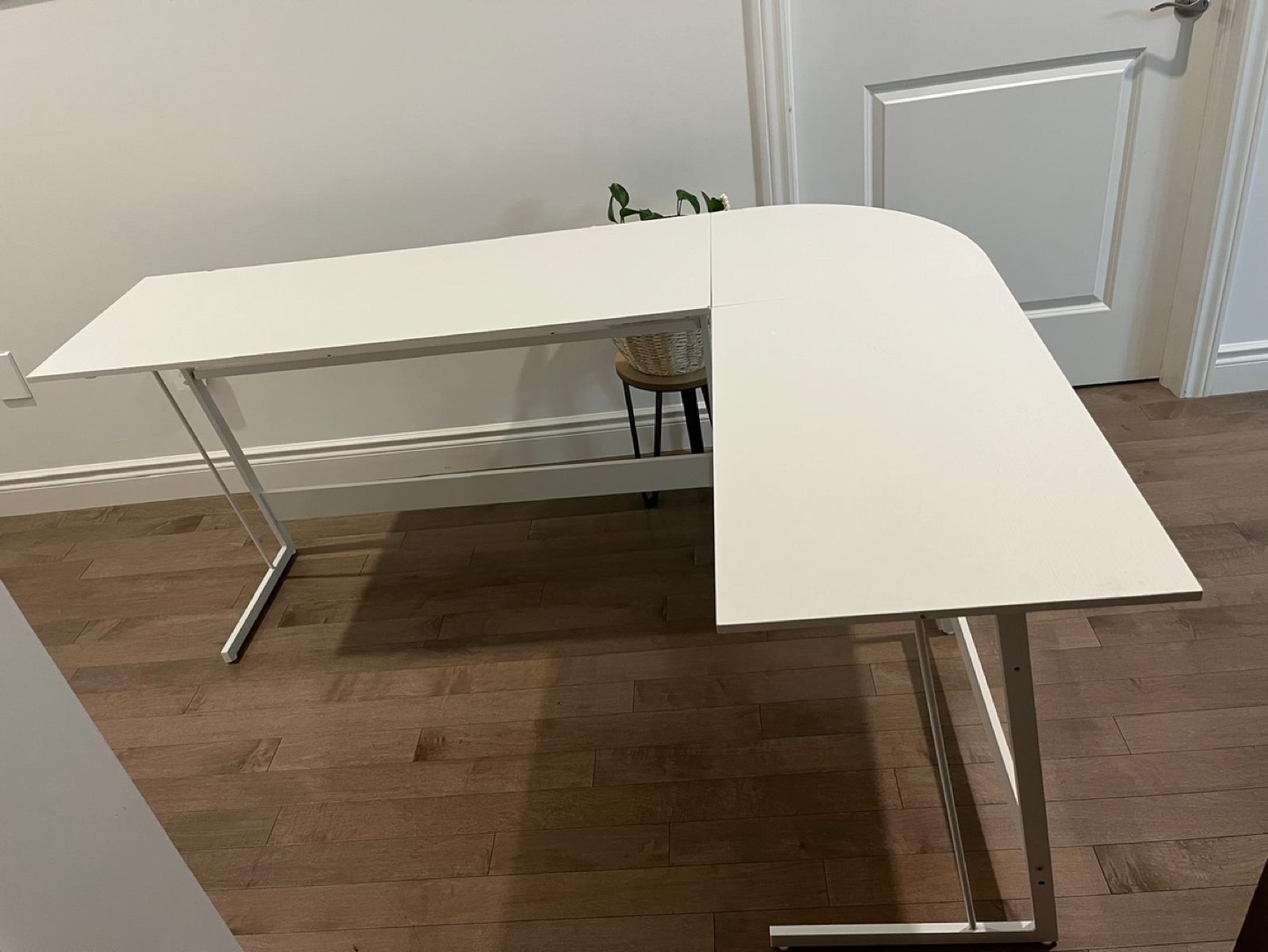 White L-Shaped Computer Desk - photo 3