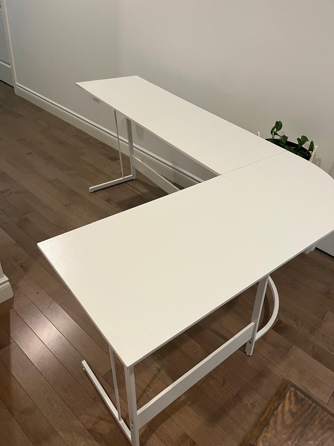 White L-Shaped Computer Desk - photo 2