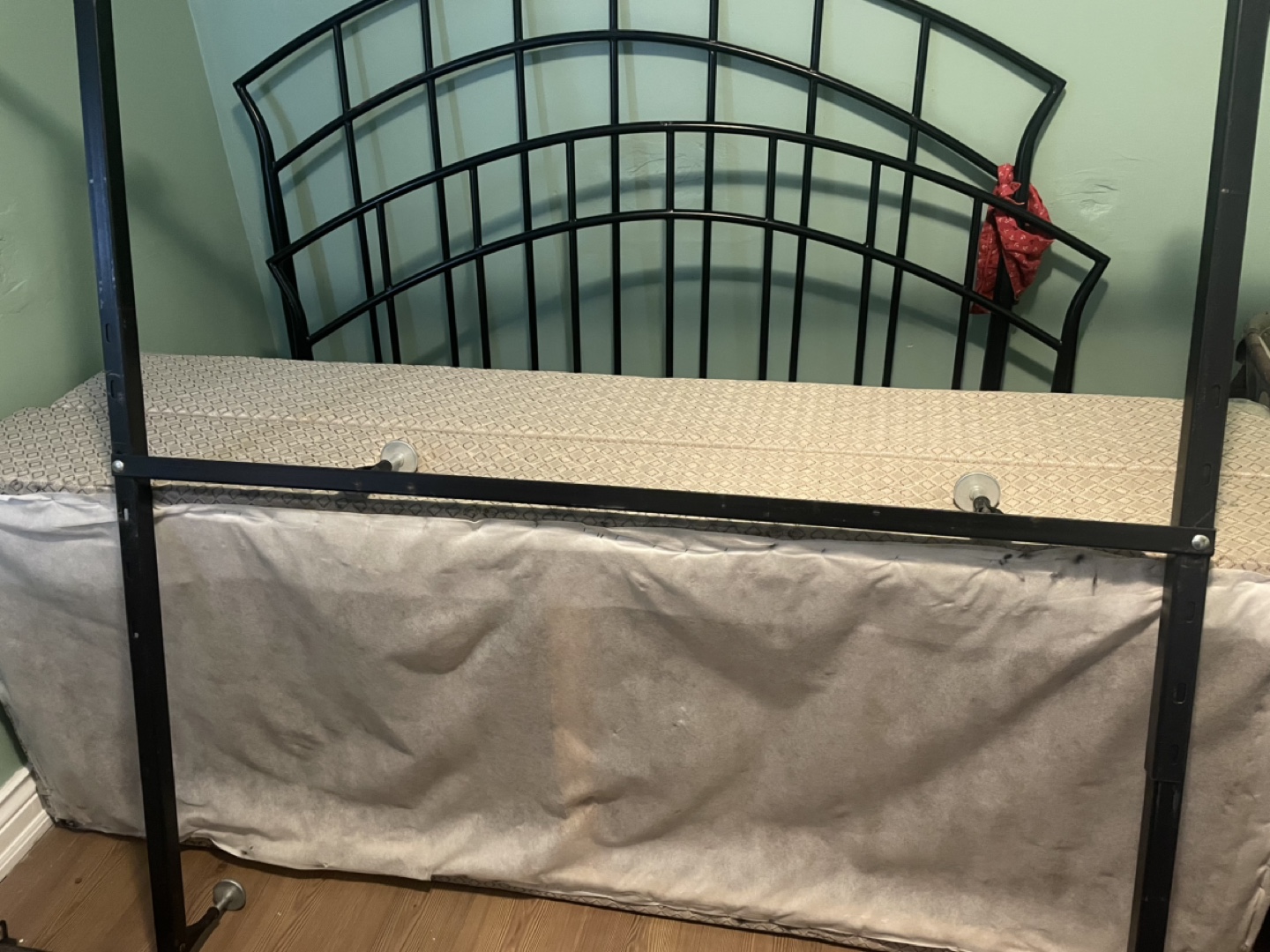 Metal bed frame