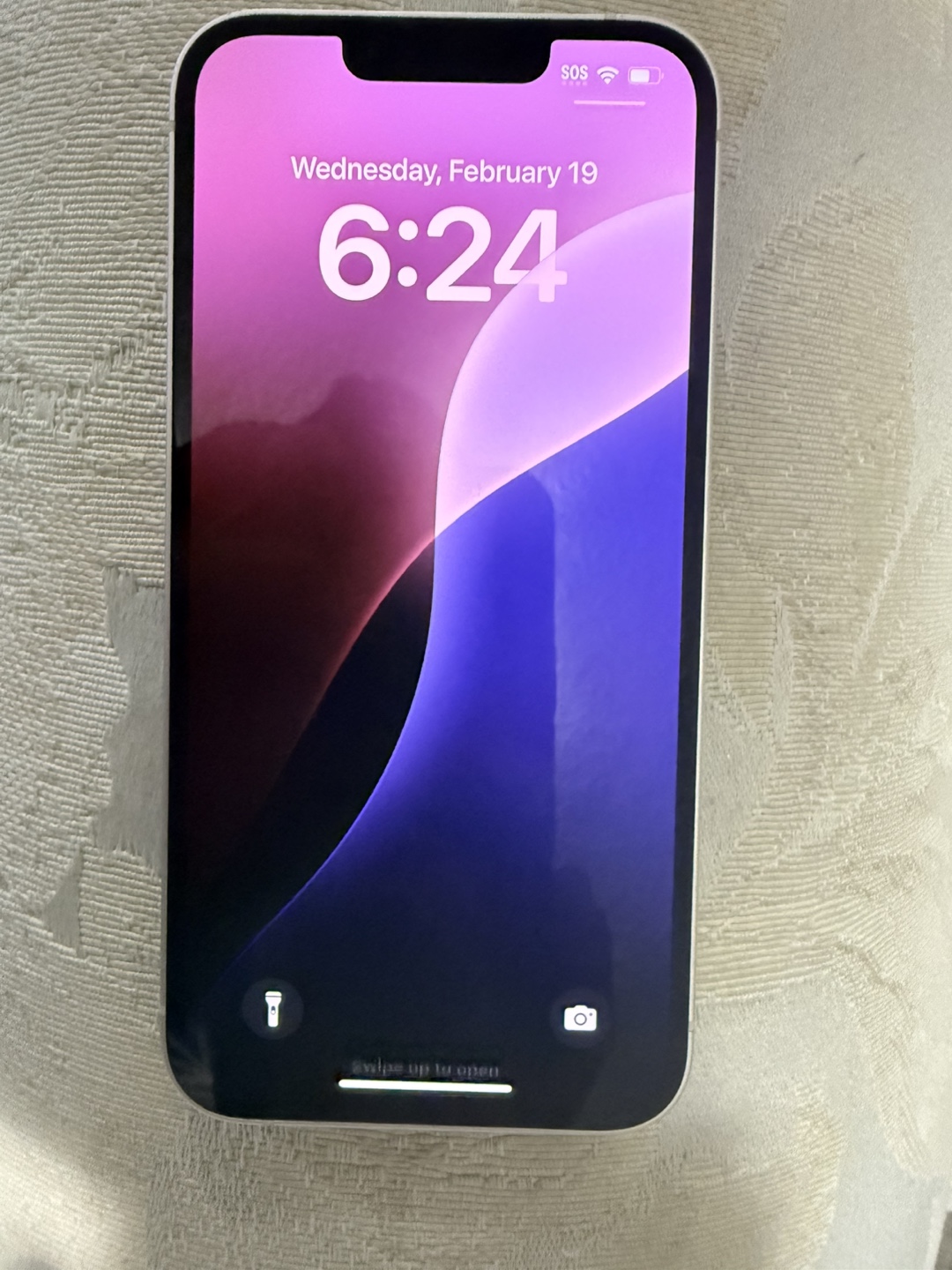 iPhone 13 White - 77% Battery Health