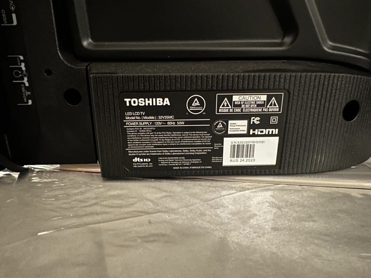 Toshiba 32" LED LCD TV with Stand image indicator(2)