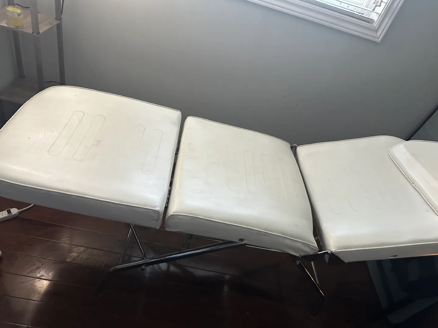 White 3-Section Portable Massage Table image indicator(3)