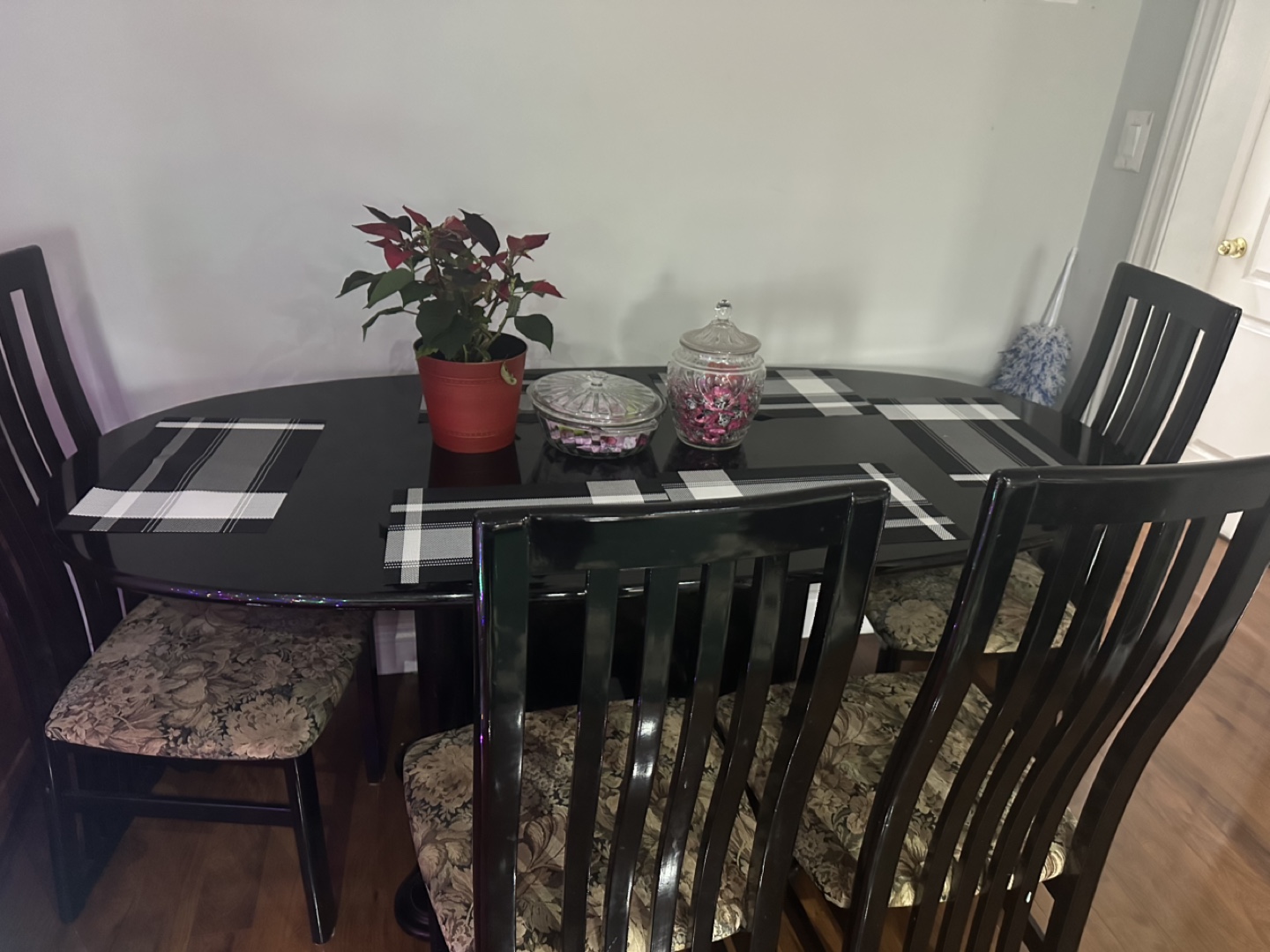 Black 5-Piece Dining Set with Oval Table - photo 3