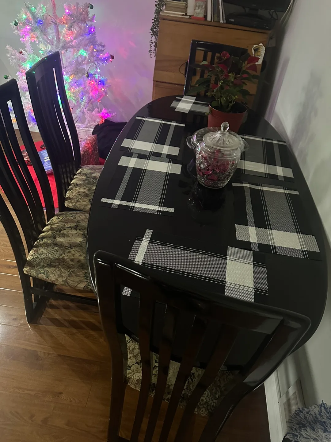 Black 5-Piece Dining Set with Oval Table image indicator(2)