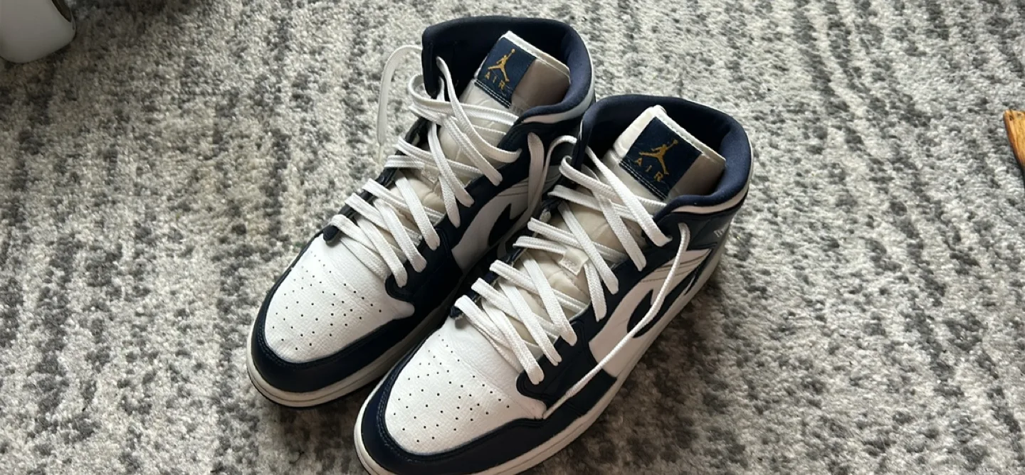 Nike Jordan 1 mid obsidian blue size 12 image indicator(2)