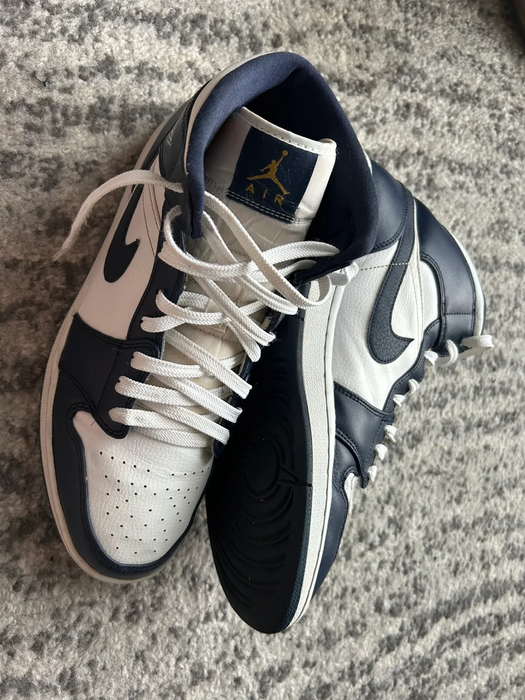 Nike Jordan 1 mid obsidian blue size 12 image indicator(3)