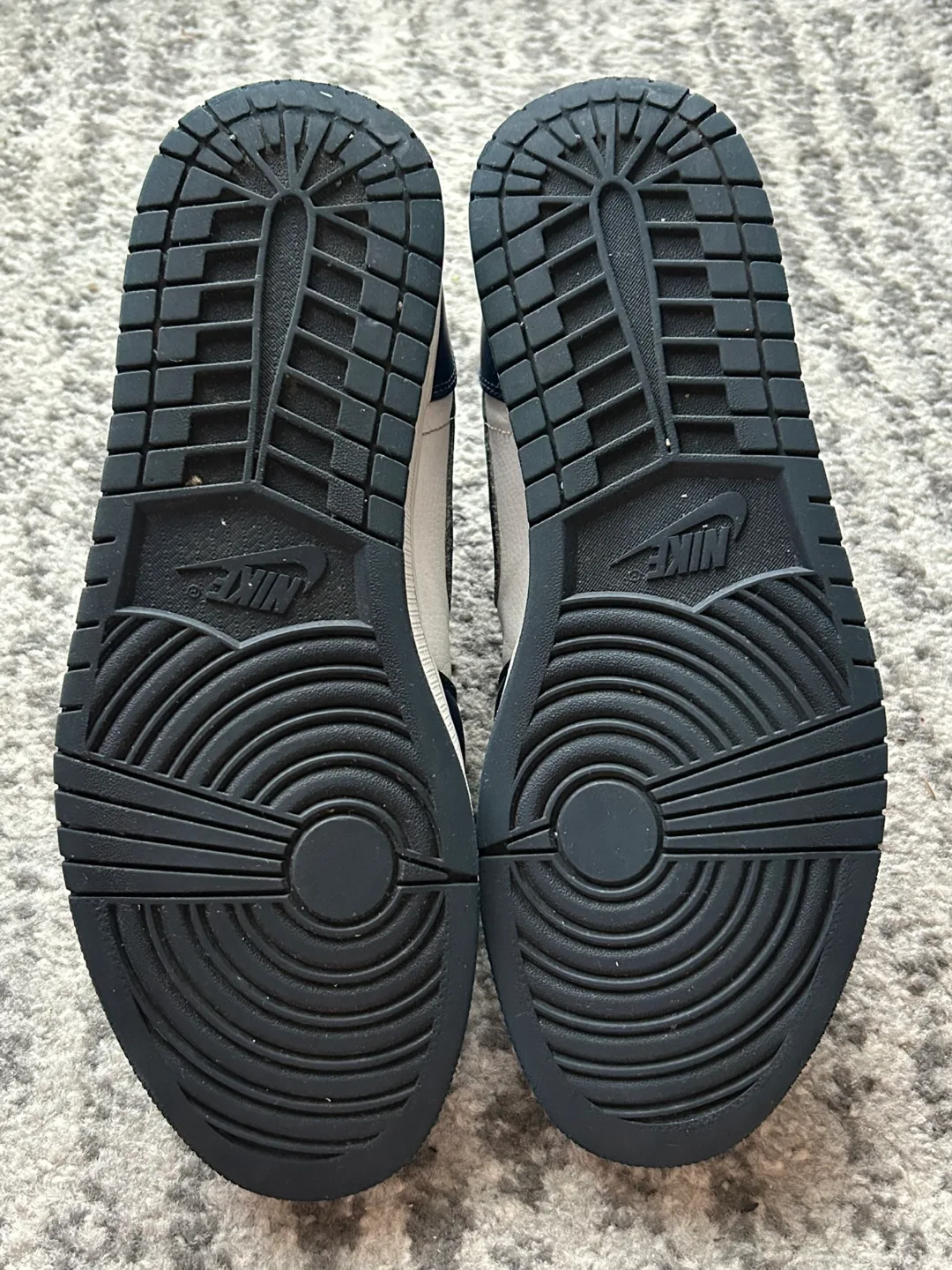 Nike Jordan 1 mid obsidian blue size 12 image indicator(9)