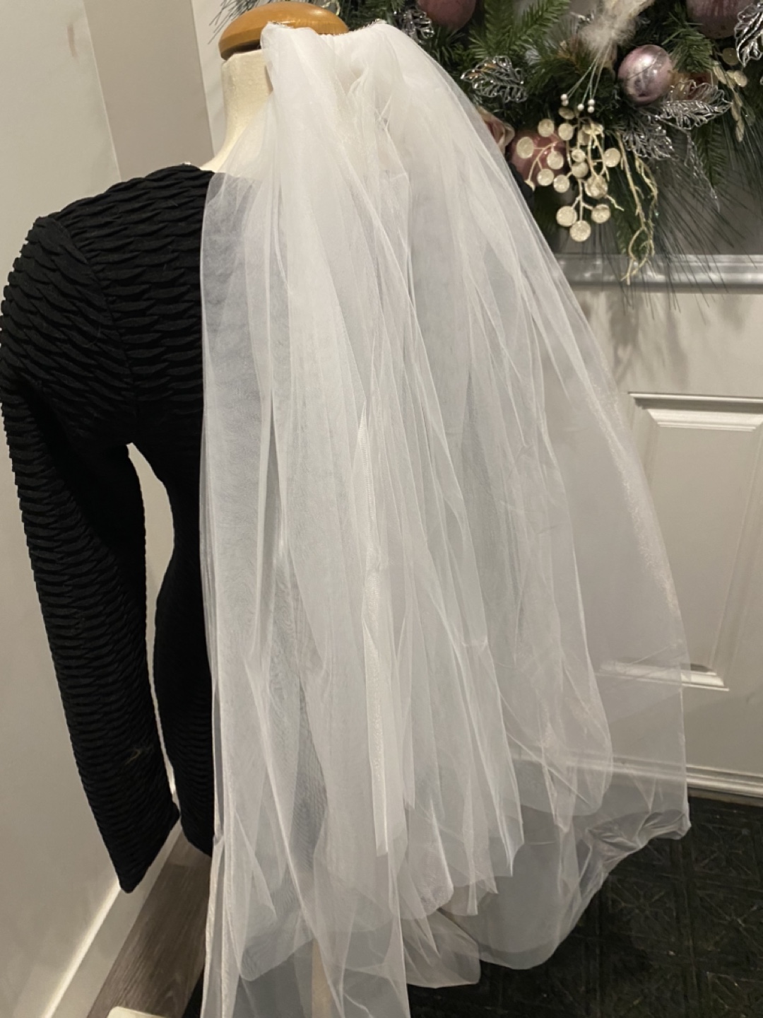White Bridal Veil with Comb - photo 3