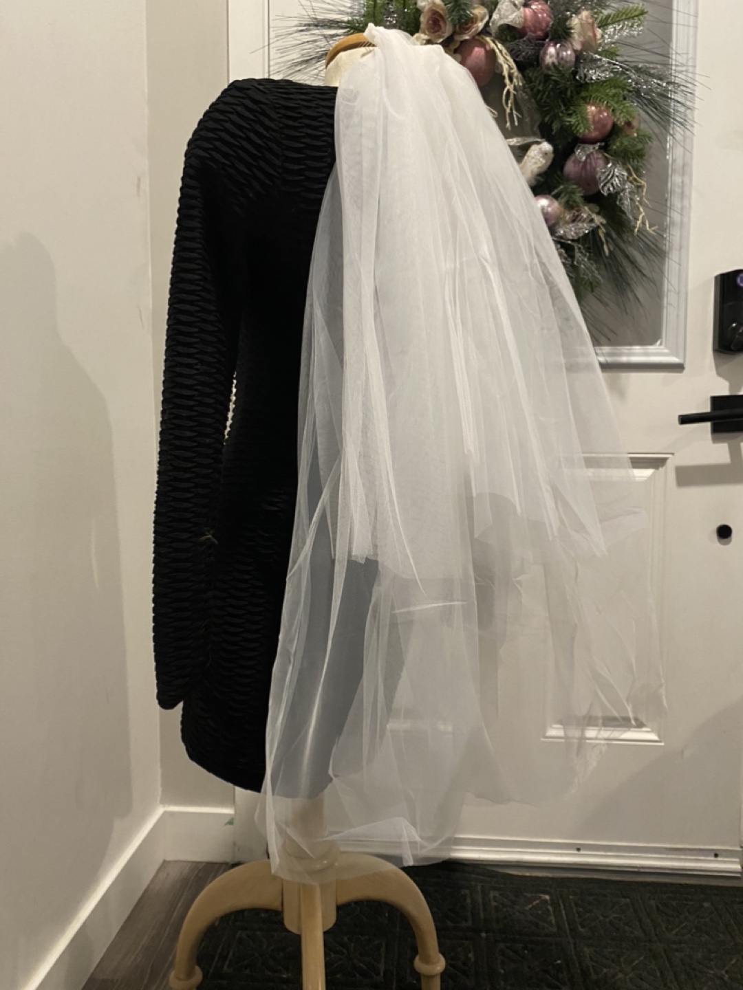 White Bridal Veil with Comb - photo 2