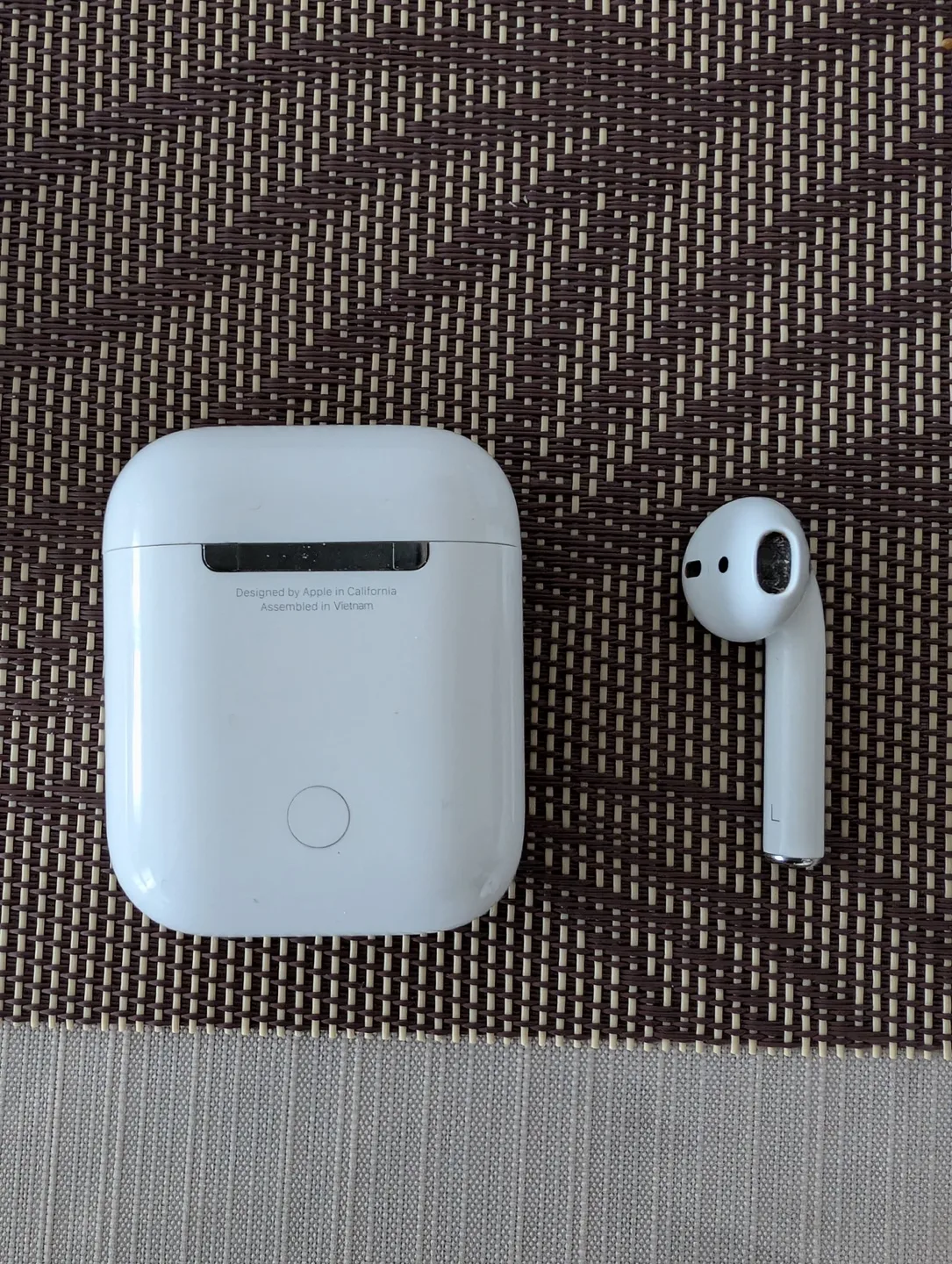 Apple AirPods with Panda Case image indicator(2)