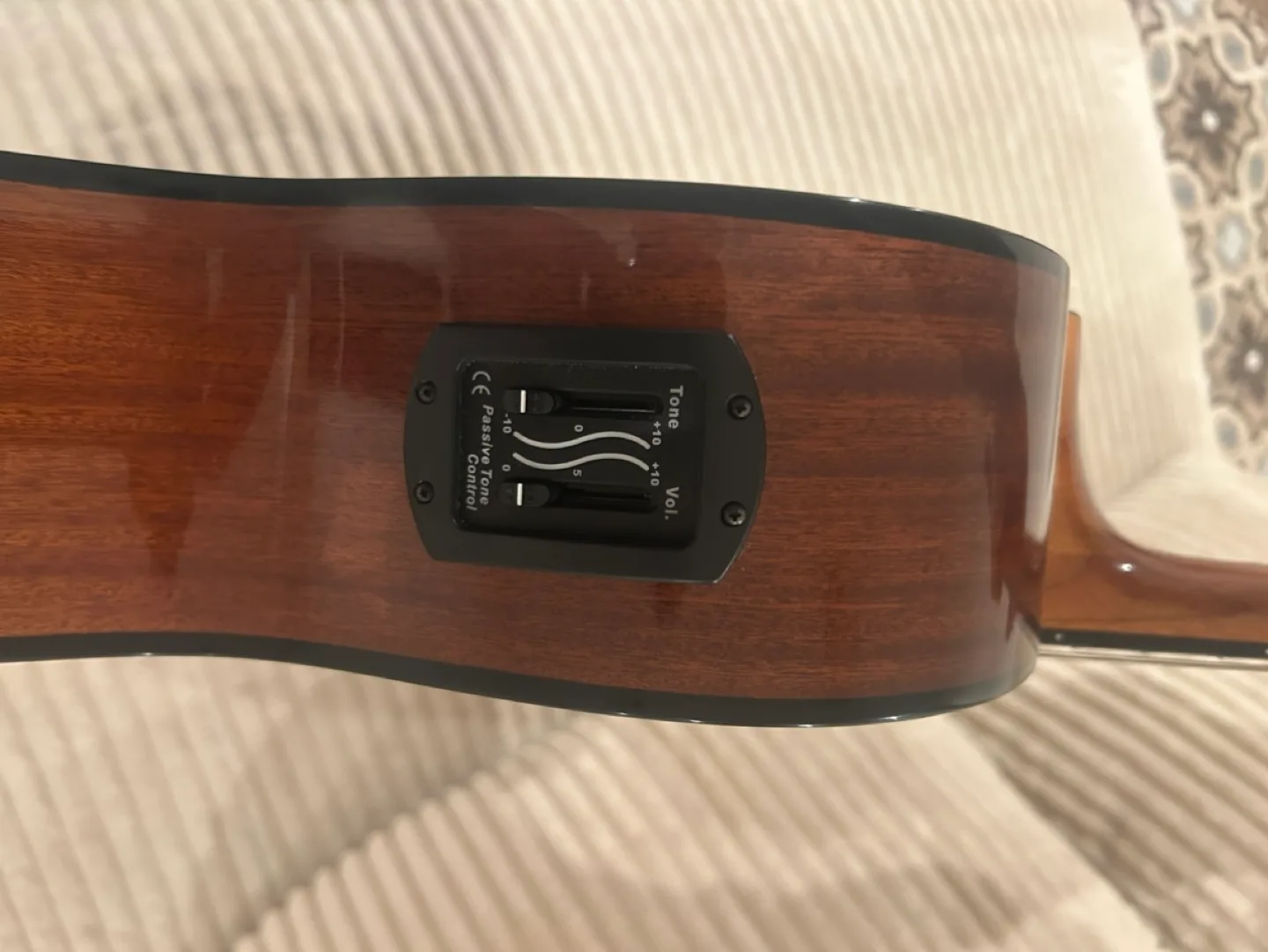 Ikon Classical Guitar image indicator(5)