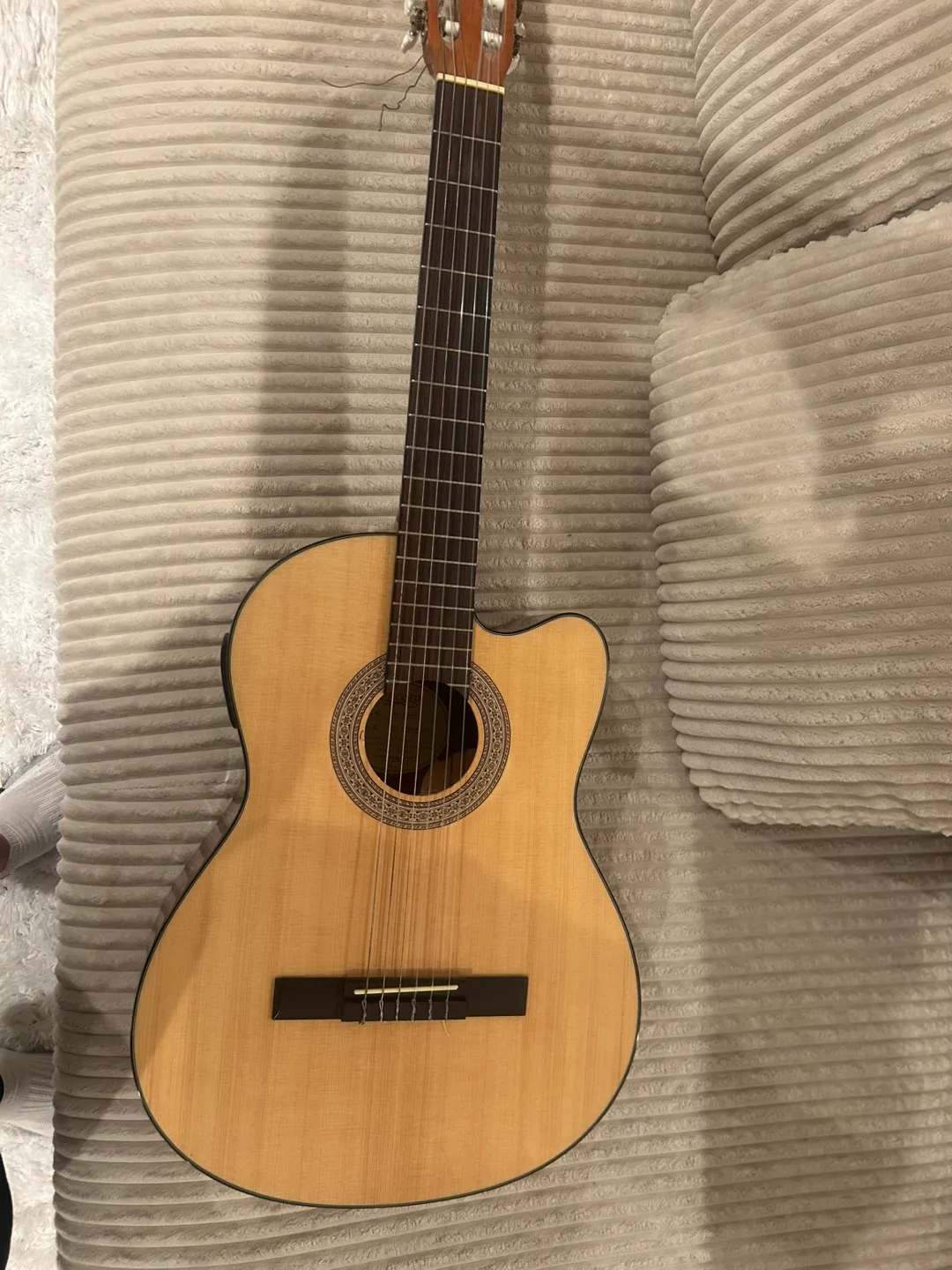 Ikon Classical Guitar image indicator(2)