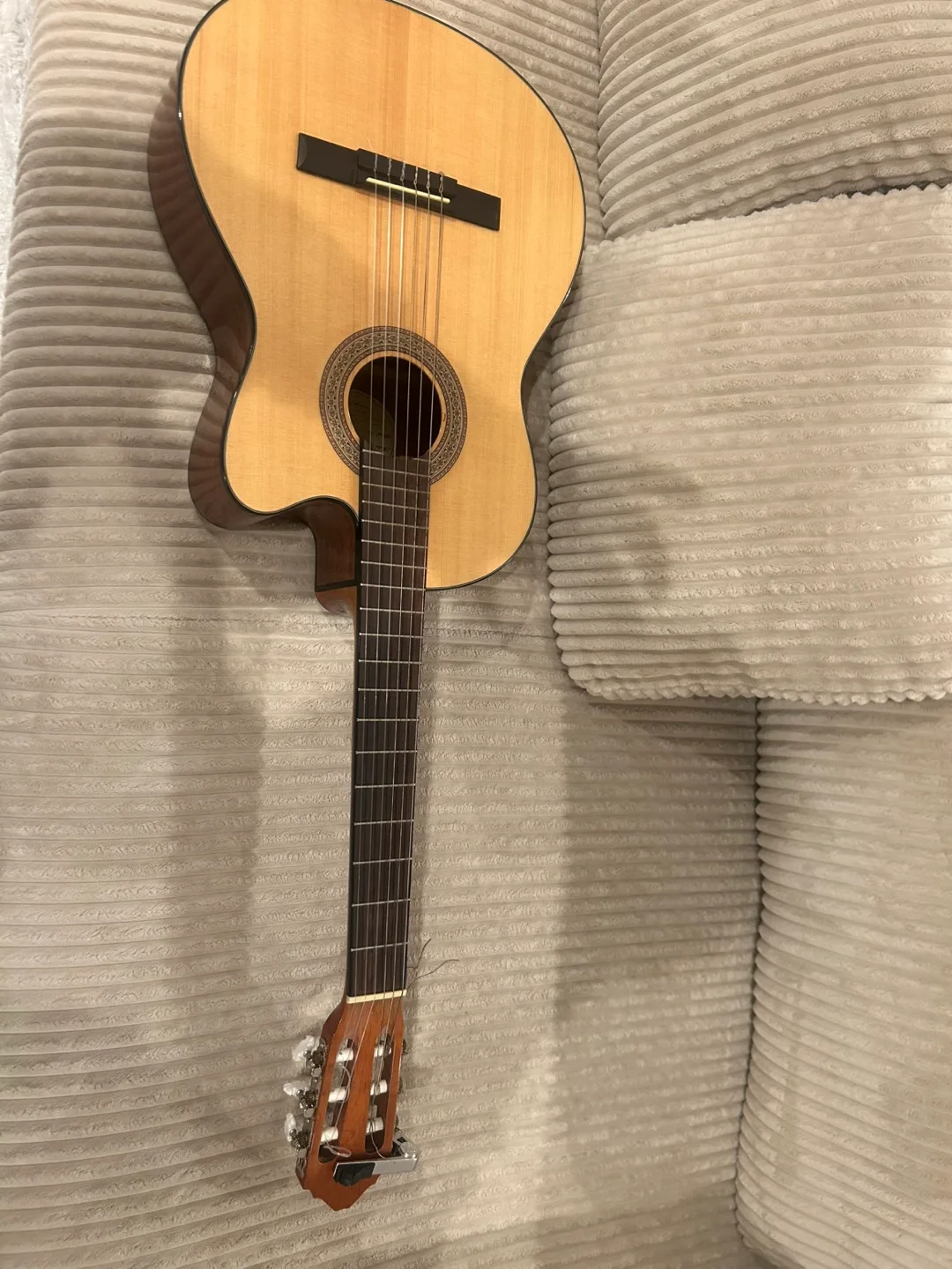 Ikon Classical Guitar image indicator(4)