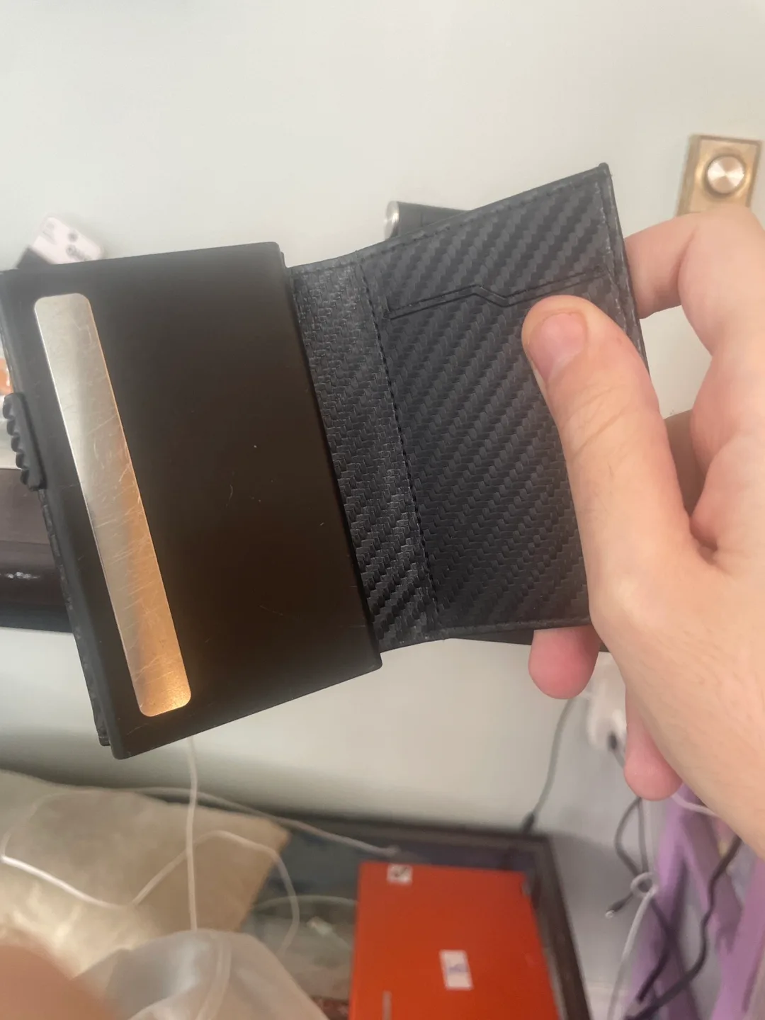 Vulkit Carbon Fibre Slim Wallet image indicator(4)