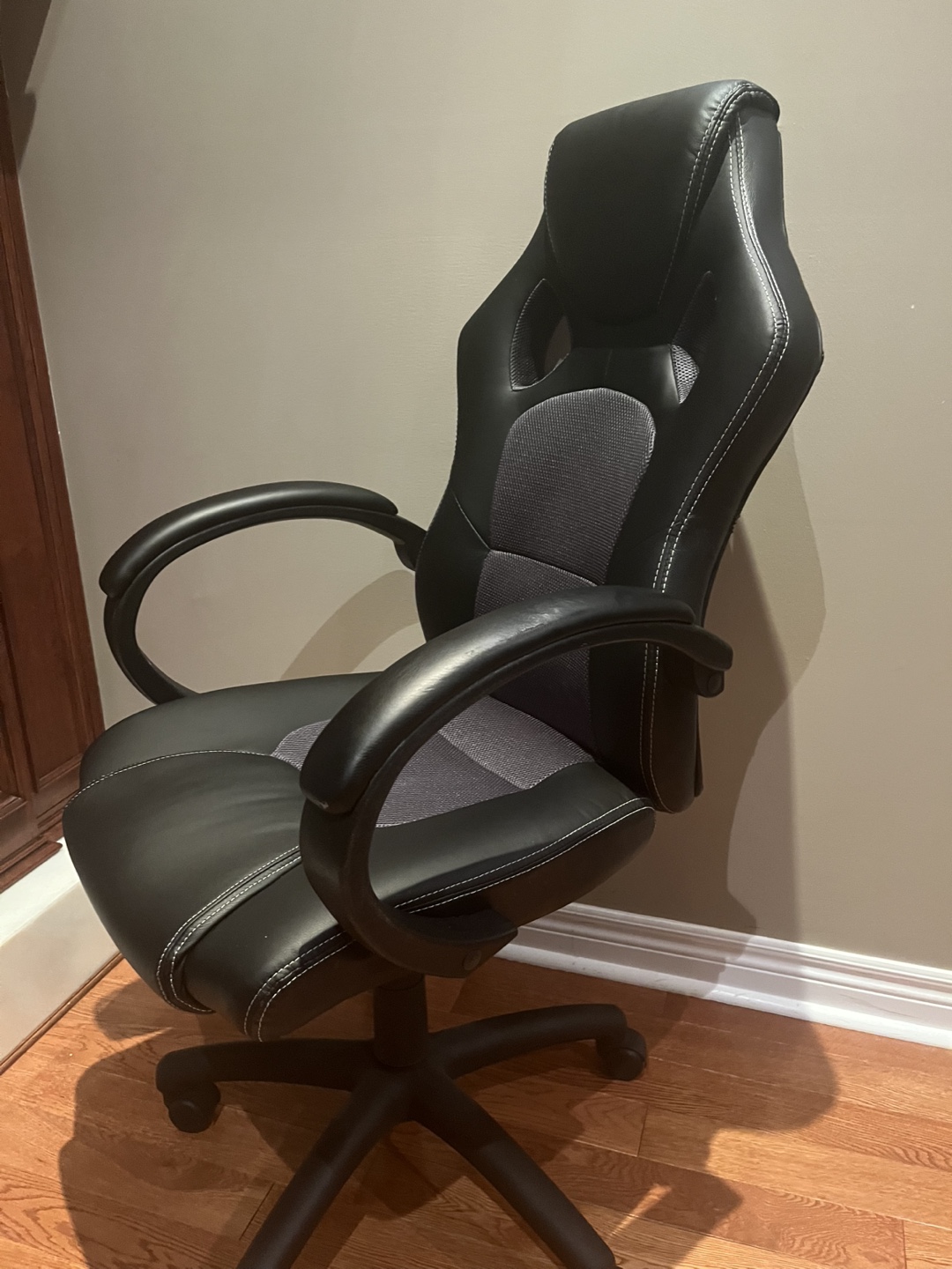 Black Office Chair - photo 3