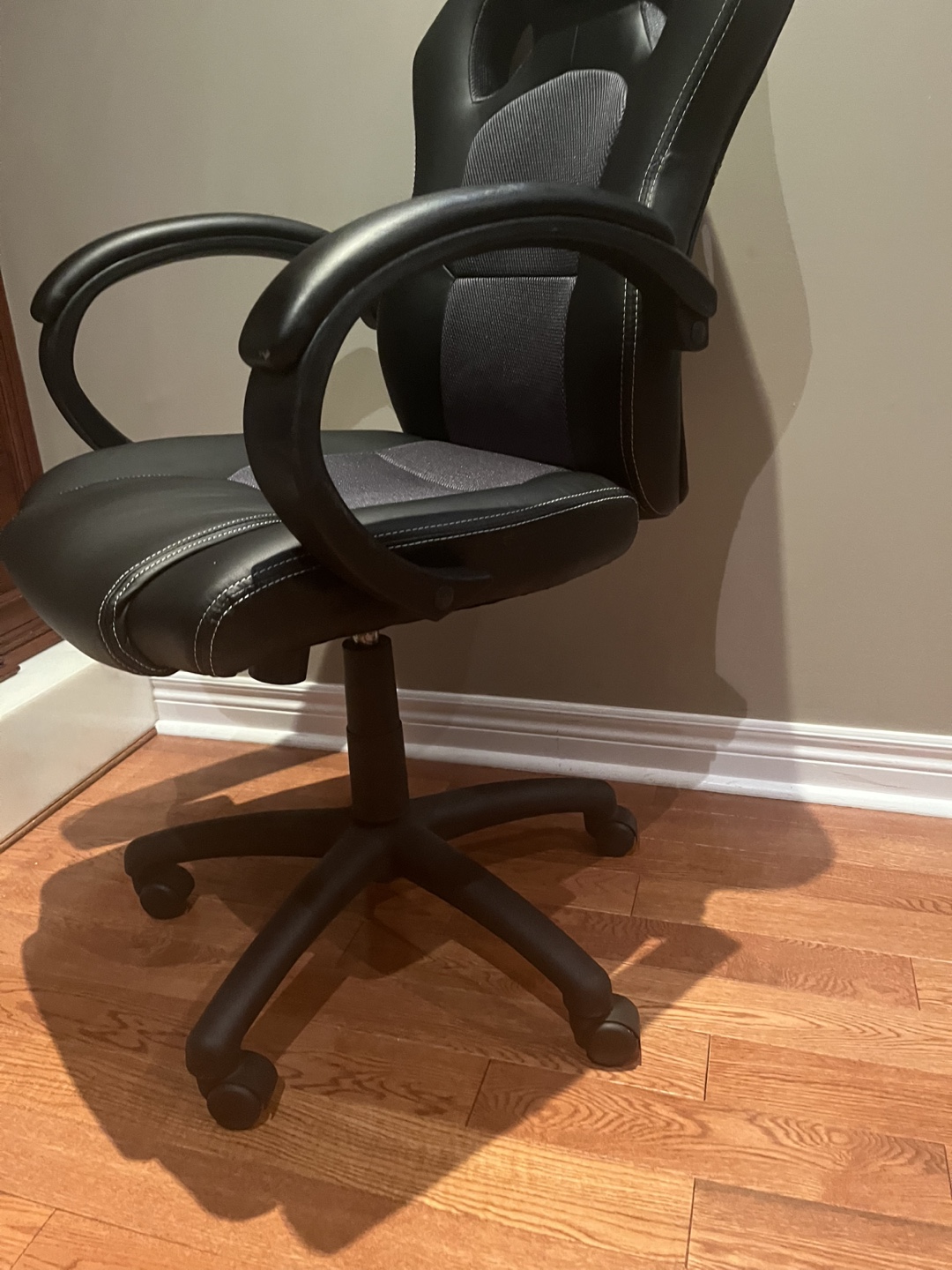 Black Office Chair - photo 2