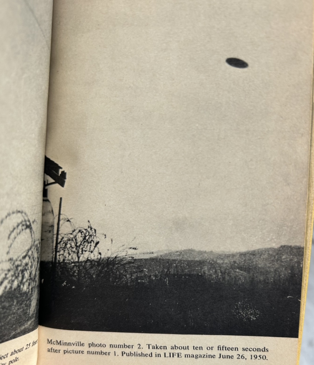 Flying Saucers - Serious Business by Frank Edwards - photo 5