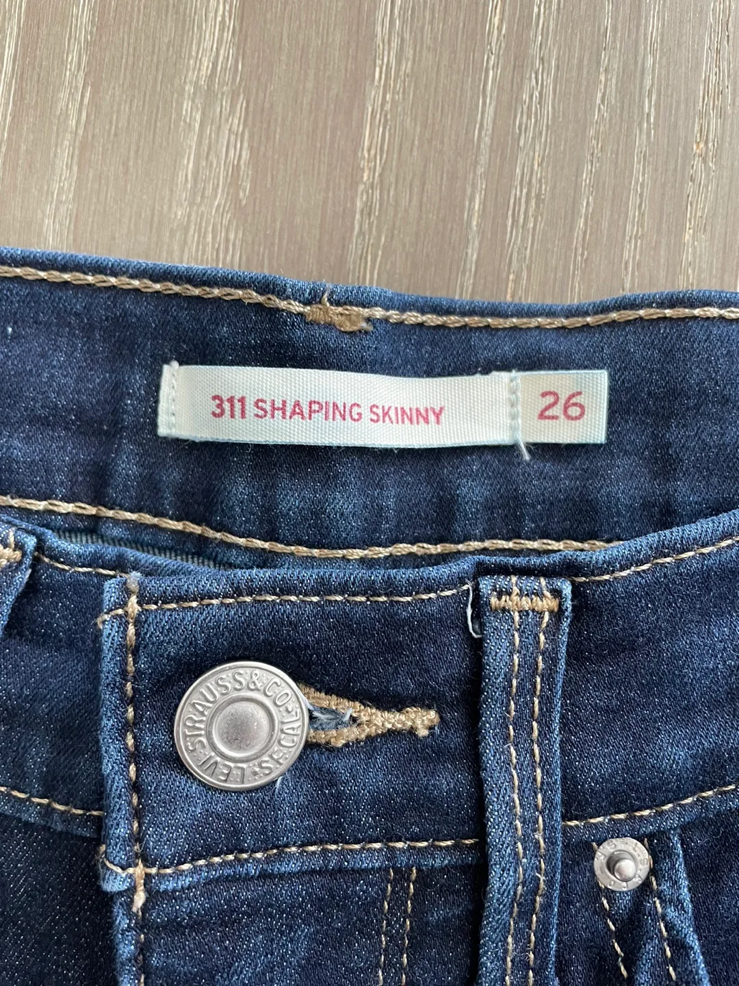 Levi's 311 Shaping Skinny Jeans - Size 26 image indicator(3)