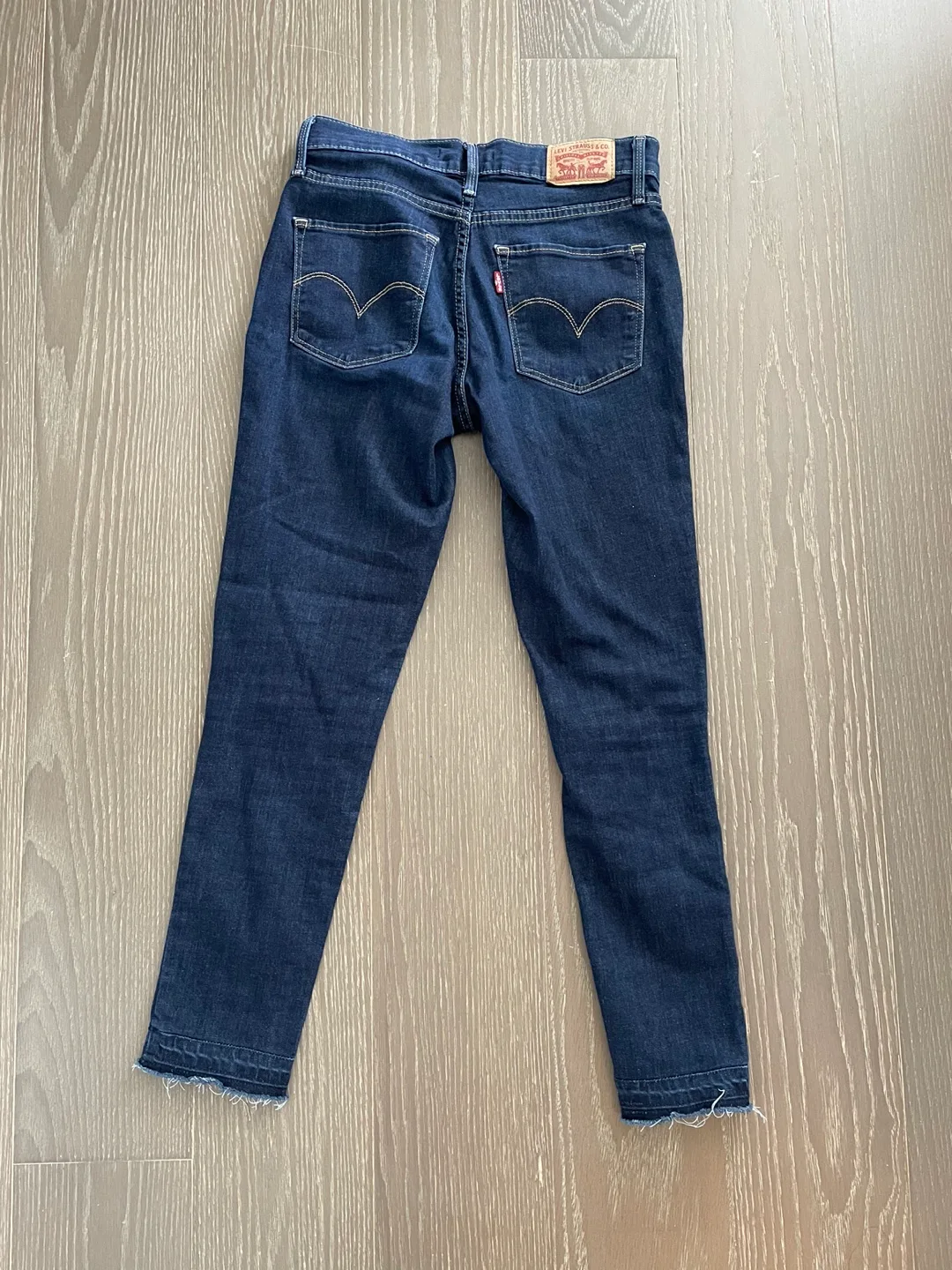 Levi's 311 Shaping Skinny Jeans - Size 26 image indicator(2)