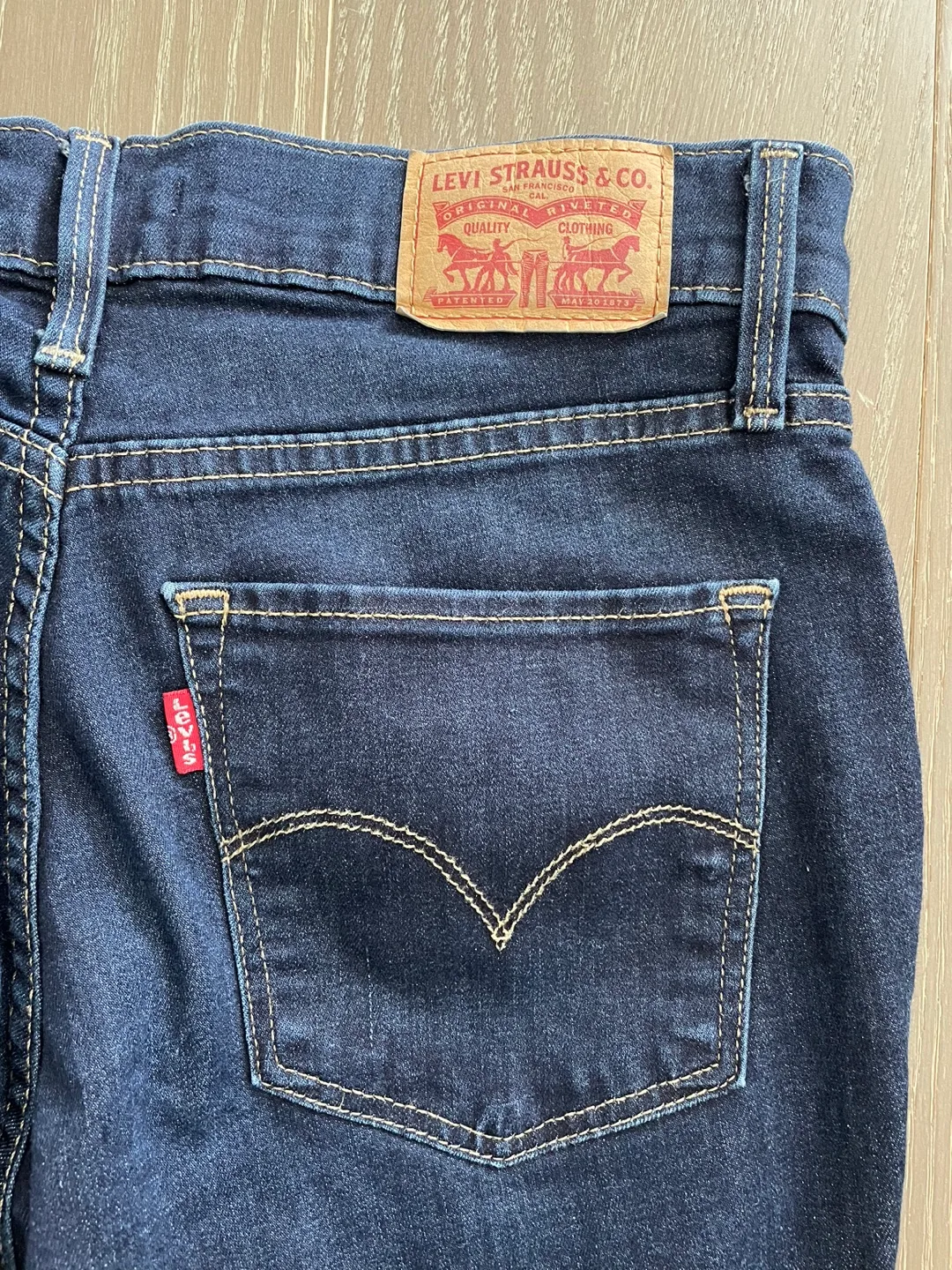 Levi's 311 Shaping Skinny Jeans - Size 26 image indicator(4)