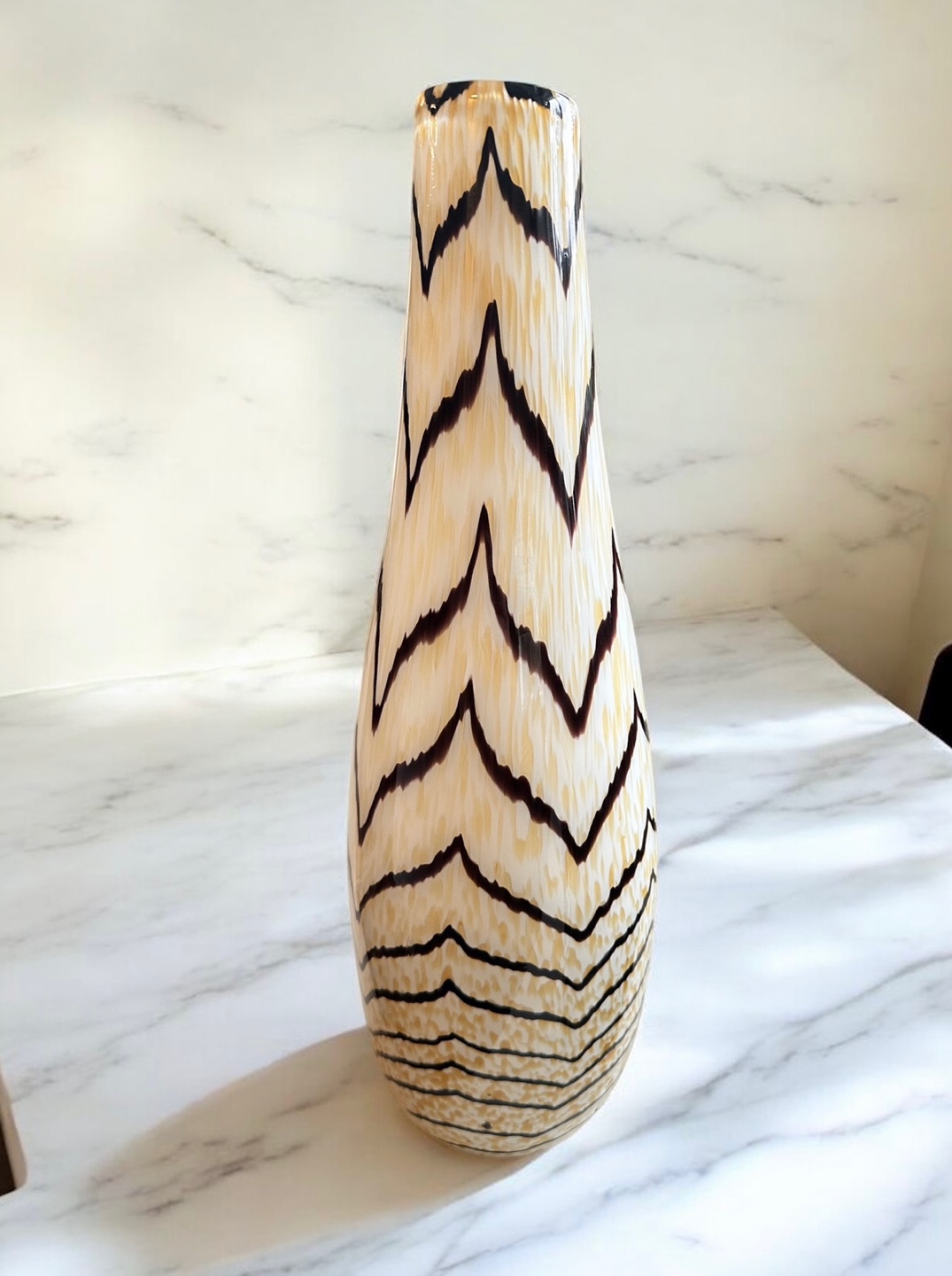 Elegant Glass Vase with Chevron Pattern - photo 2