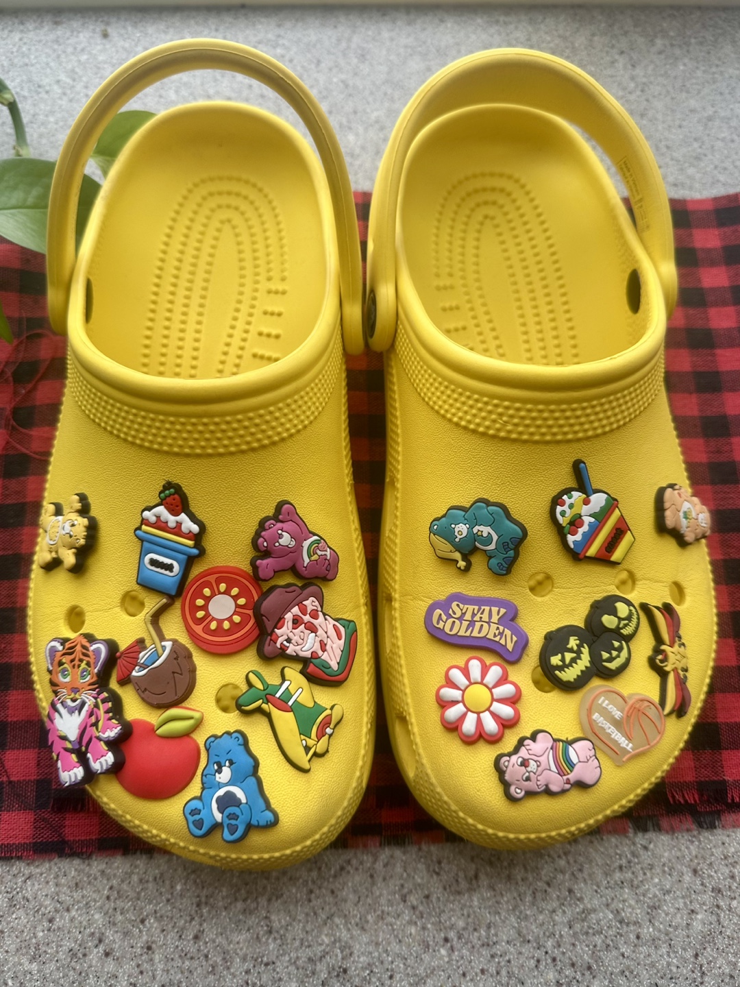 Yellow Crocs + Jibbits - photo 2