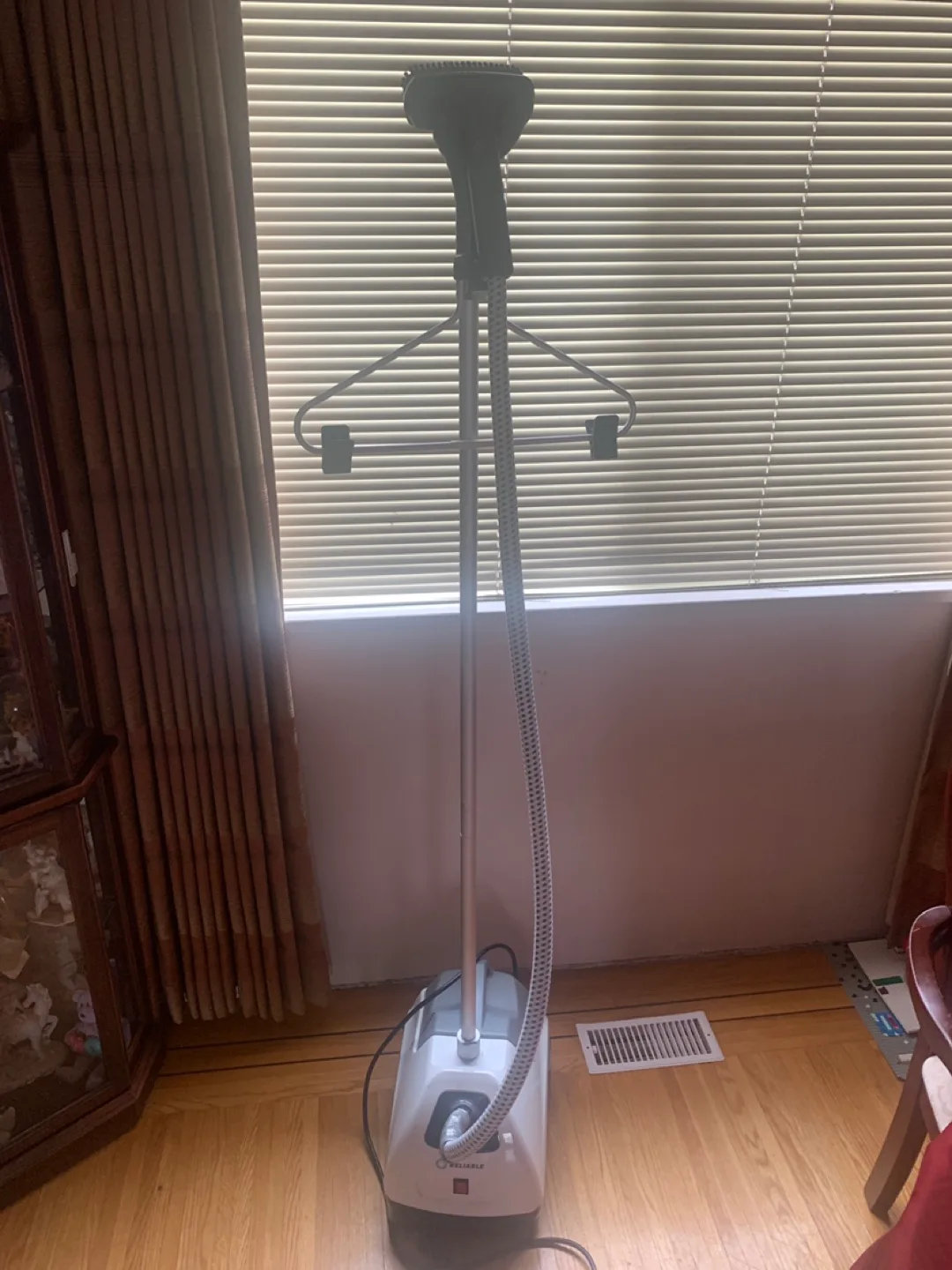 Reliable Vivio 500GC Garment Steamer image indicator(2)