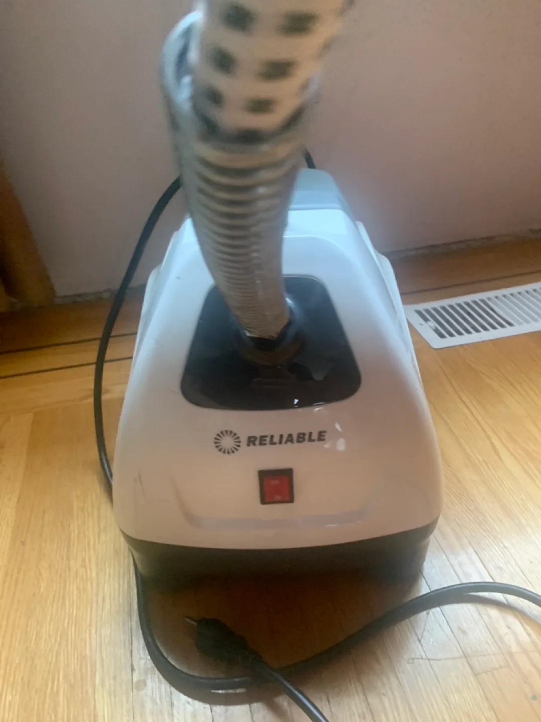 Reliable Vivio 500GC Garment Steamer image indicator(3)