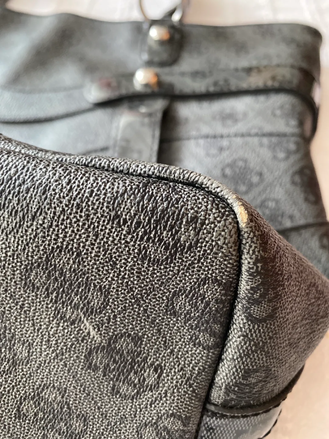 Guess Black Tote Bag image indicator(8)