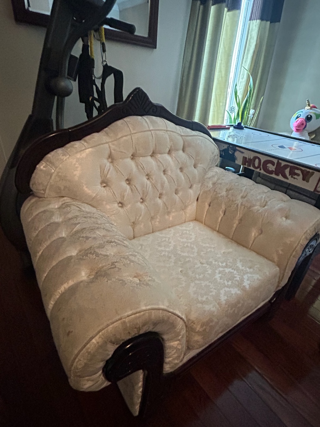 Elegant Off-White Sofa and Armchair Set