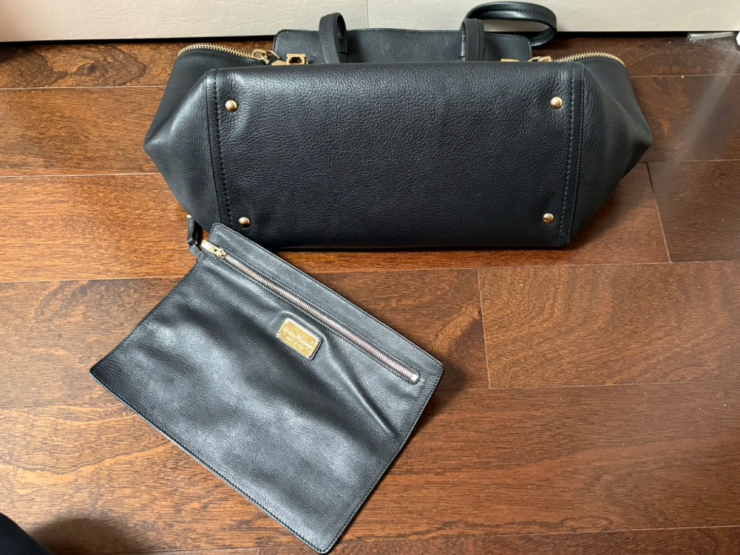 Salvatore Ferragamo Black Leather Tote Bag with Pouch image indicator(6)