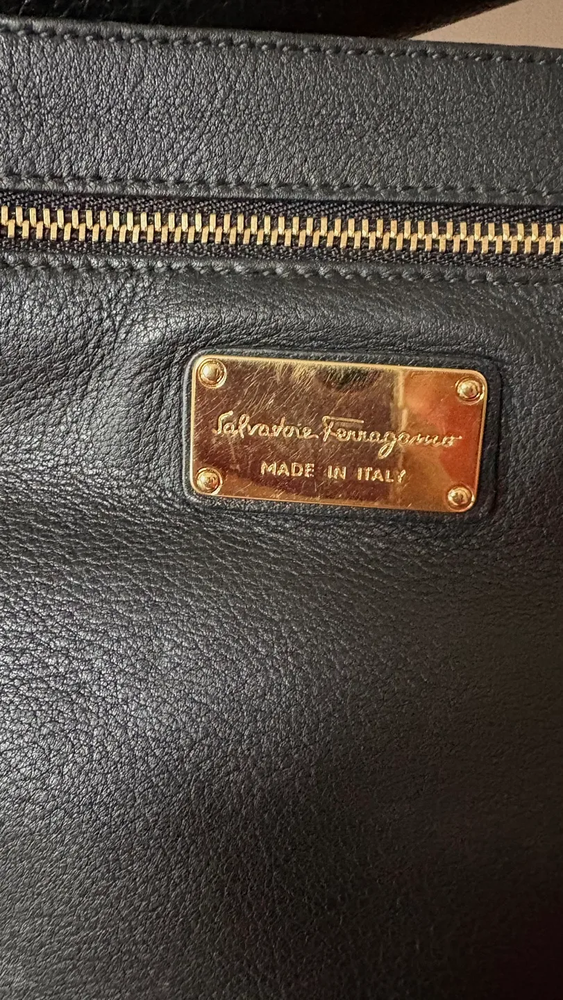 Salvatore Ferragamo Black Leather Tote Bag with Pouch image indicator(5)