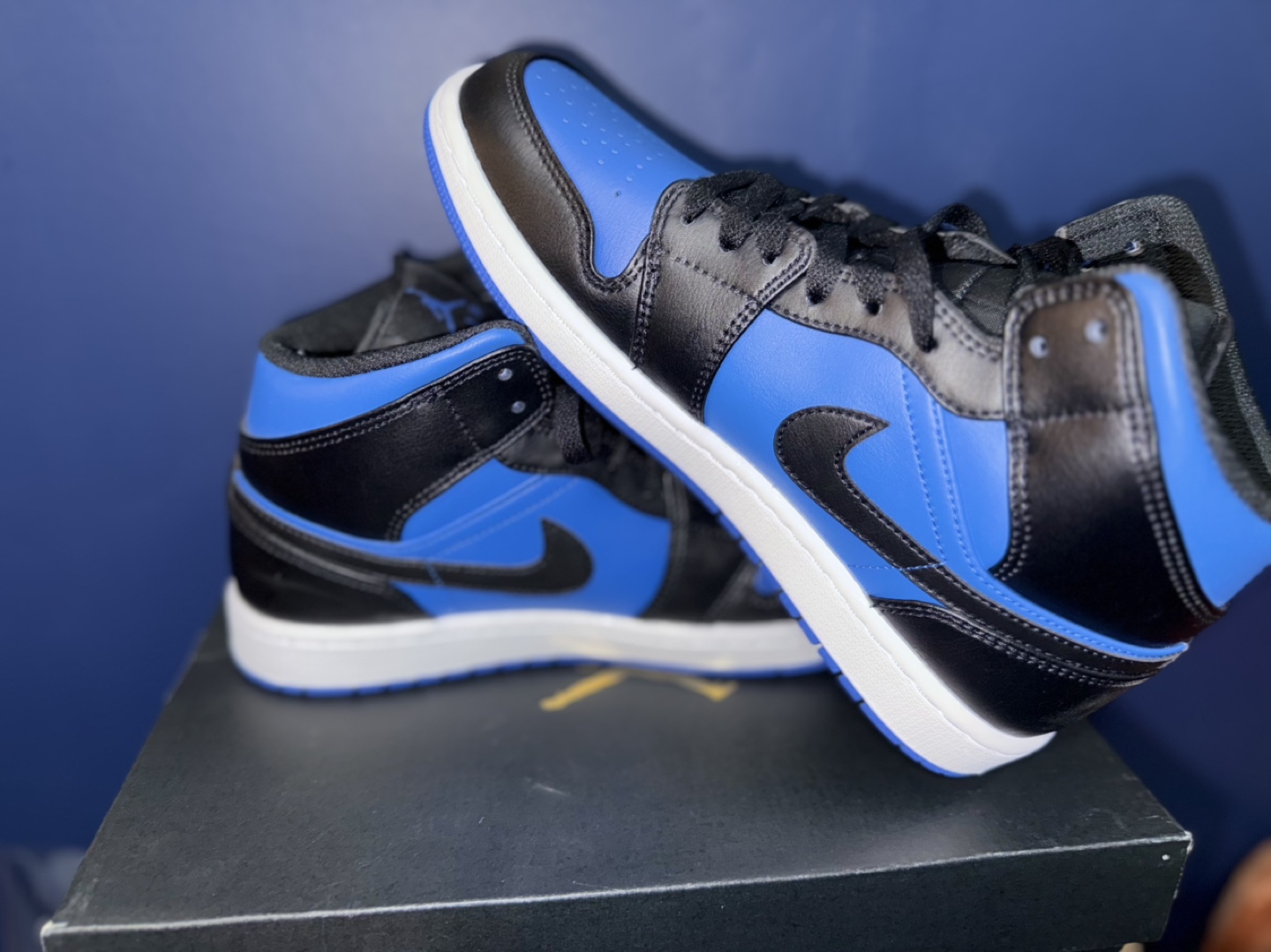 Air Jordan 1 Mid SE 'Royal Toe'