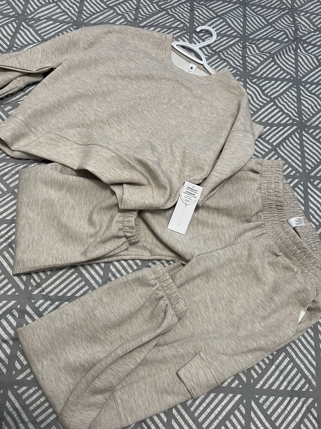 Yogalicious Scuba Davenport Jogger Set - Size Small - photo 2