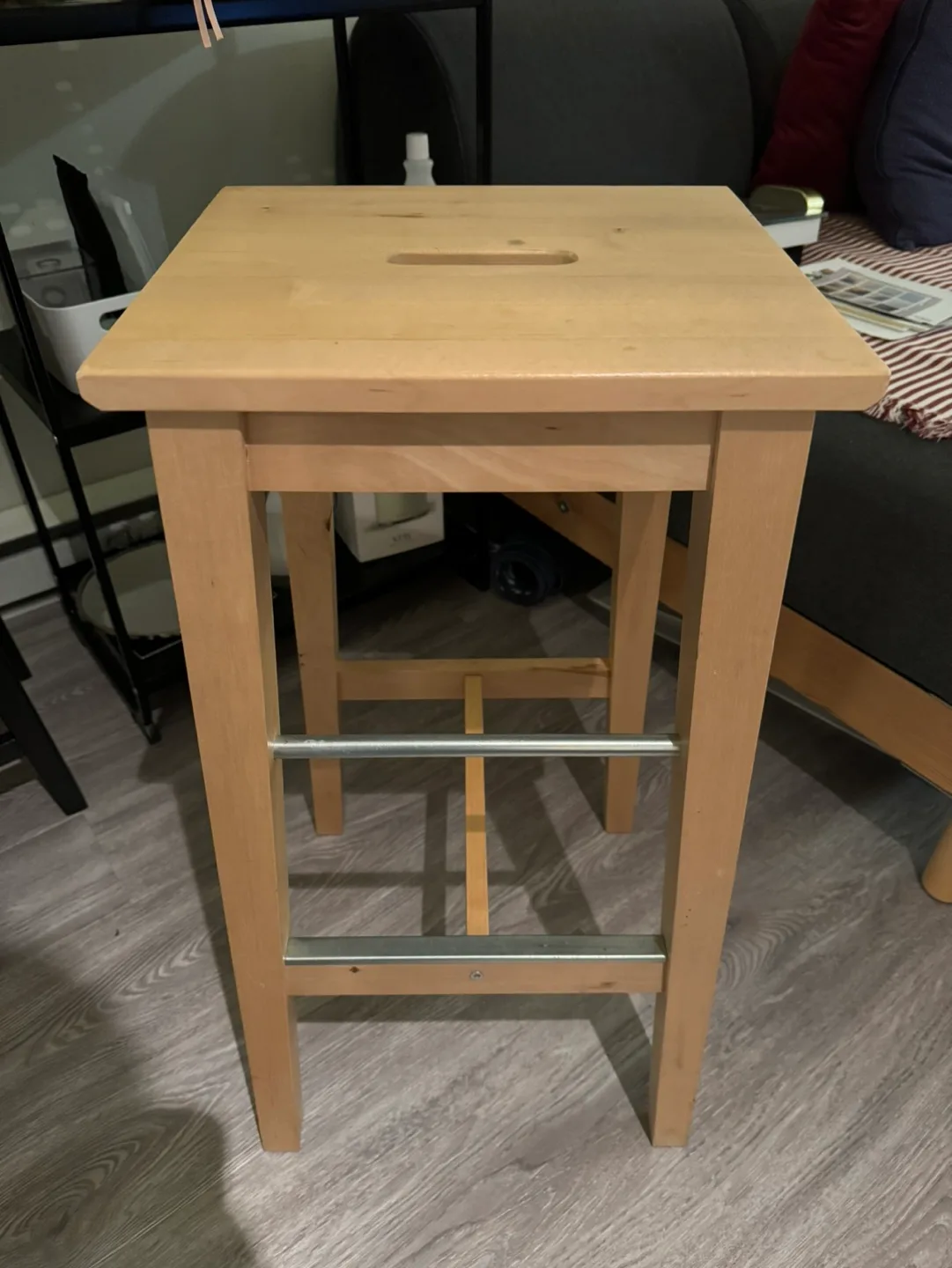 IKEA NILSOLLE Bar Stool image indicator(2)