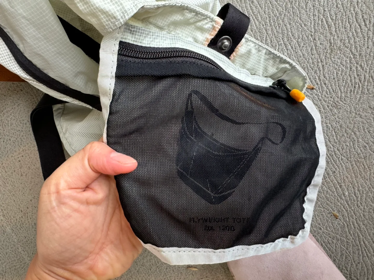The North Face Flyweight tote image indicator(4)