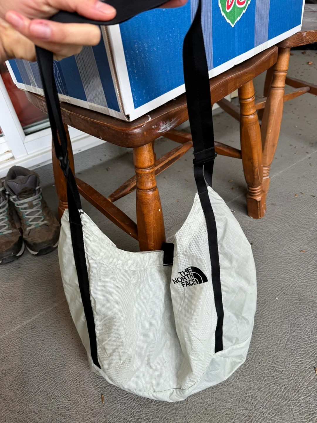 The North Face Flyweight tote image indicator(2)