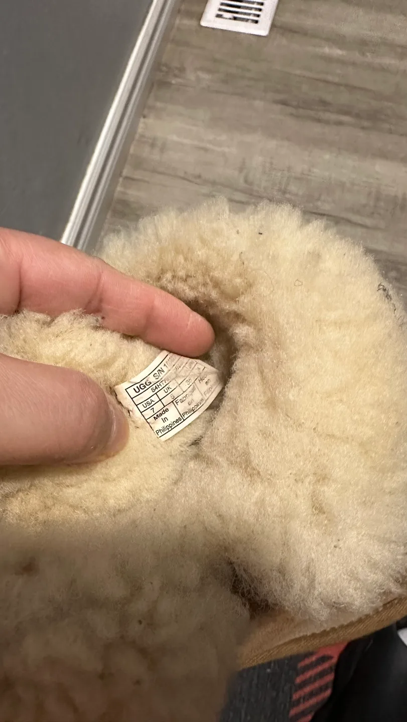 UGG Classic image indicator(4)